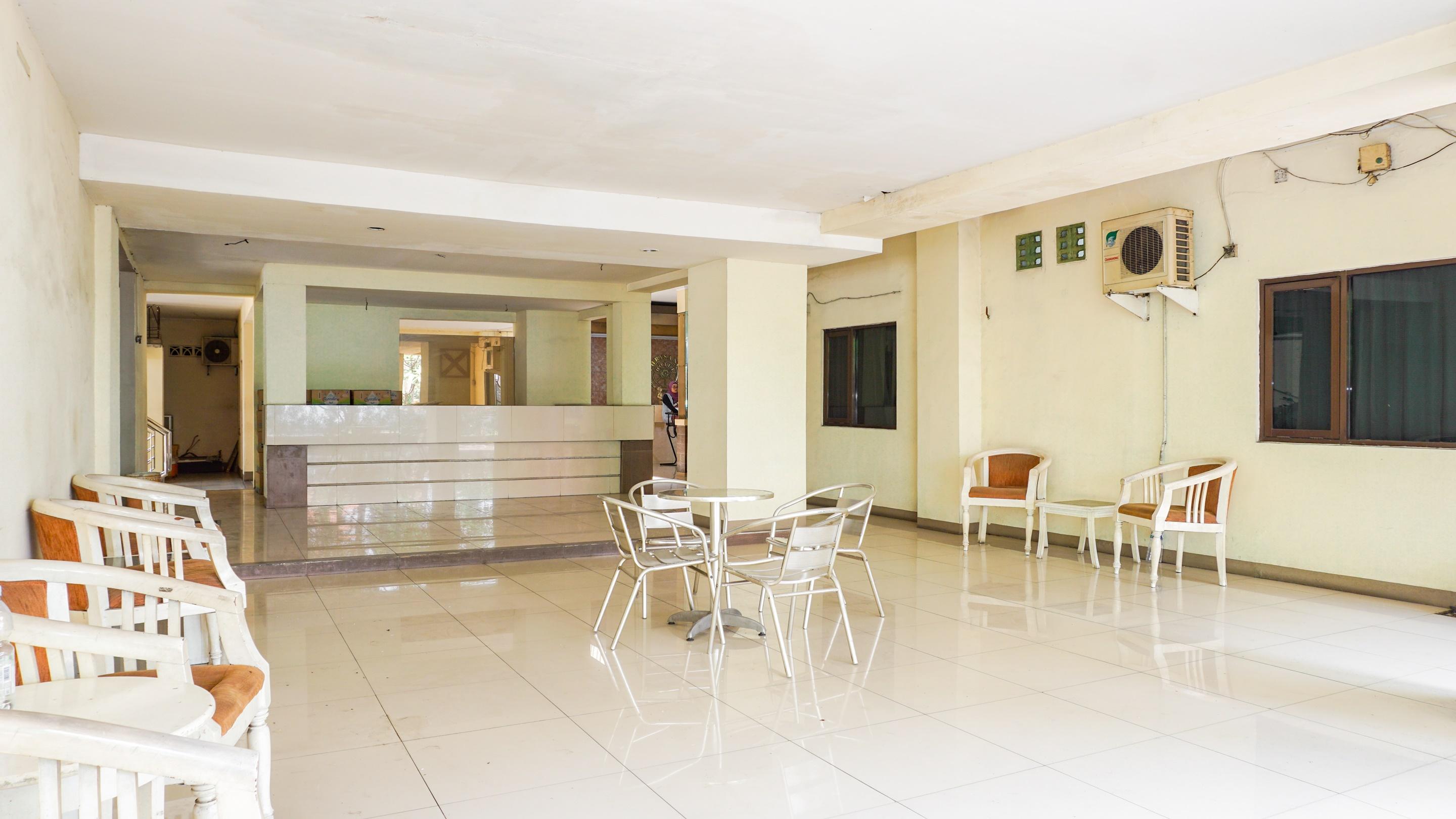 Oyo 2085 Chrysanta Hotel Bandung Exterior photo